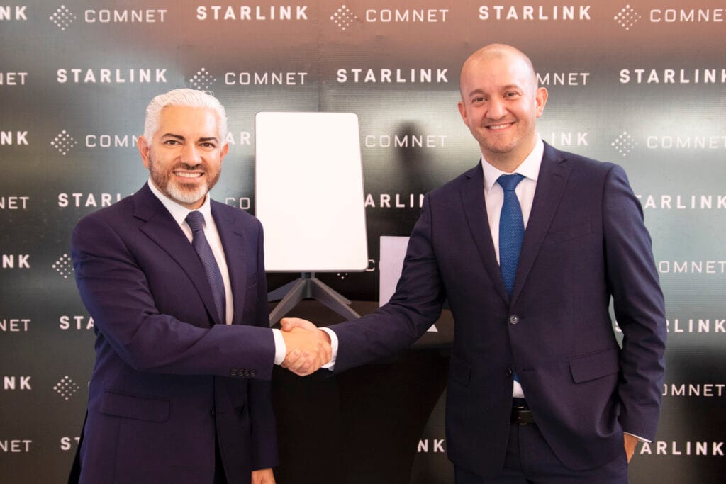 Jorge Eskenasy, CEO de COMNET (Izquierda) y Carlos Gutierrez, Gerente Latinoamérica SpaceX.